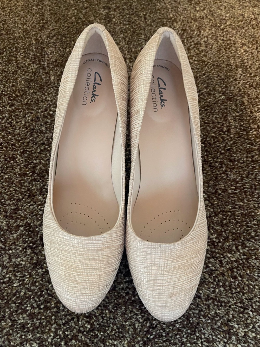 Clarks Ambyr Joy Women's Cream Textured Round-Toe Pumps Sz 10M